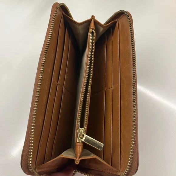 tory burch leather wallet - Picture 3 of 5